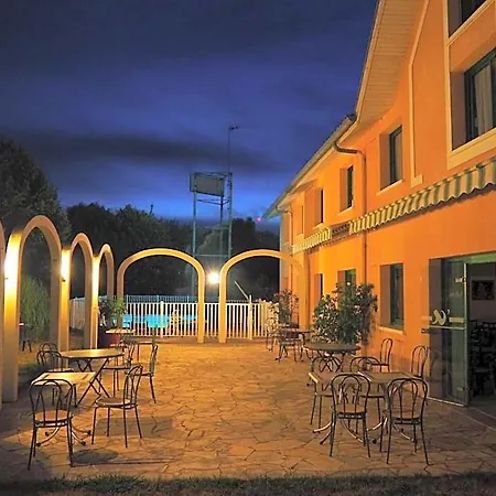 纳图拉酒店 2* Aire-sur-lʼAdour
