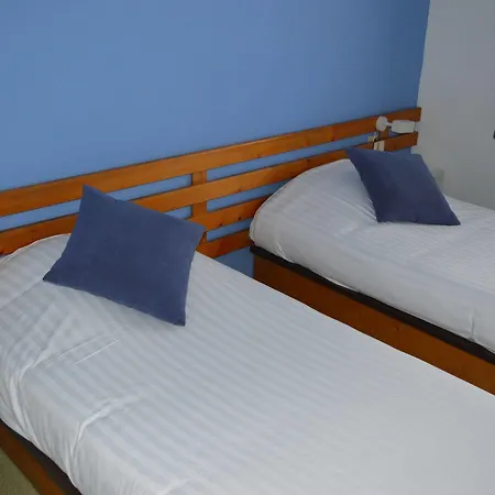 纳图拉酒店 2* Aire-sur-lʼAdour